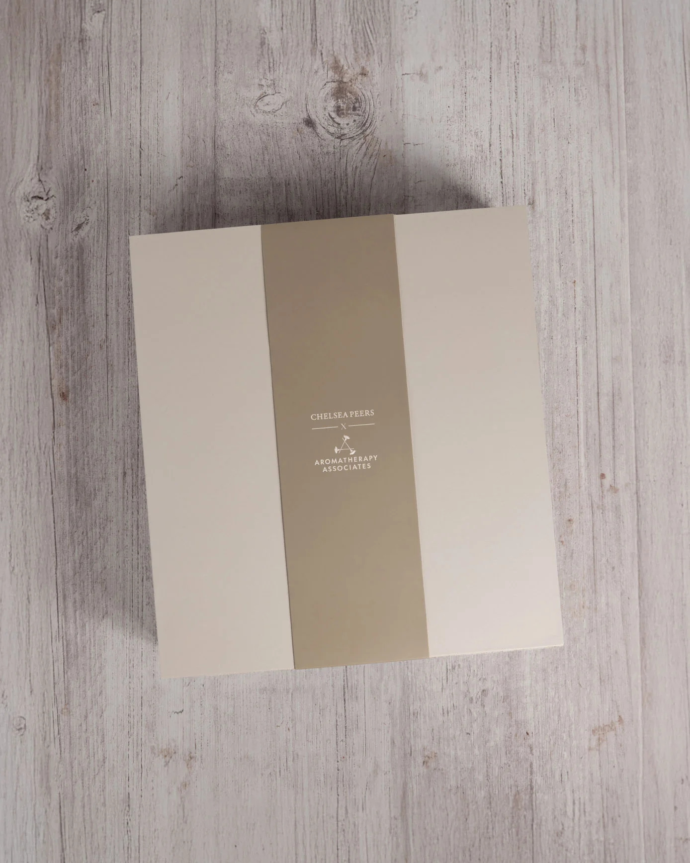 Chelsea Peers x Aromatherapy Associates: The Luxurious Sleep Gift Set - Beige - Image 9