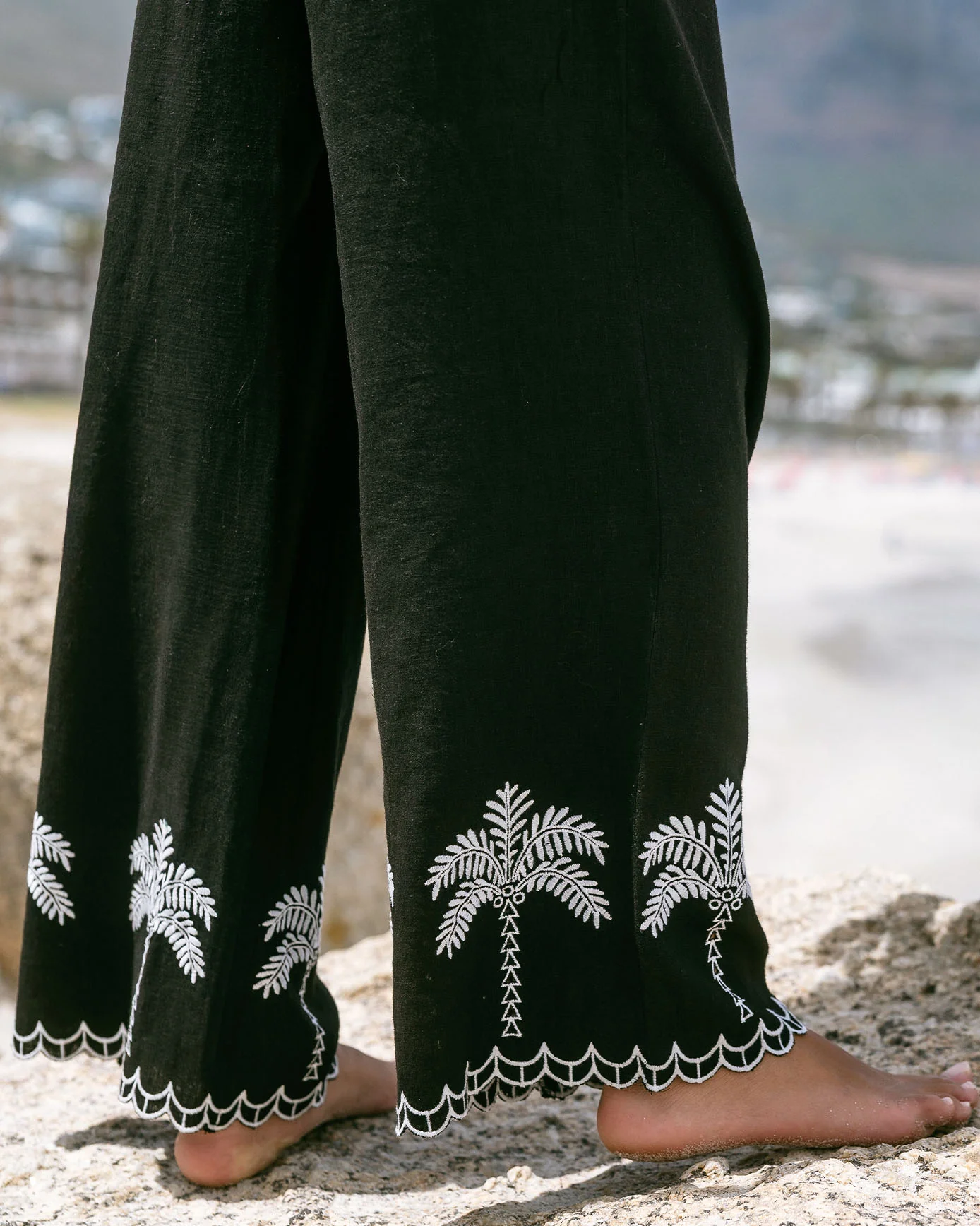 Linen-Blend Embroidered Scallop Edge Trousers - Image 4